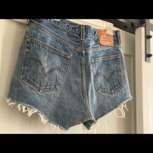 LEVI self distressed/cut off Jean shorts